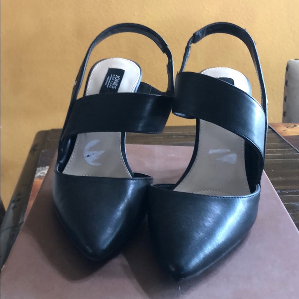 Brand new Jones New York black 4 inch heel.
